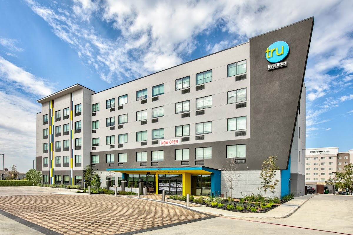 Tru by Hilton San Antonio at the Rim — photo 1