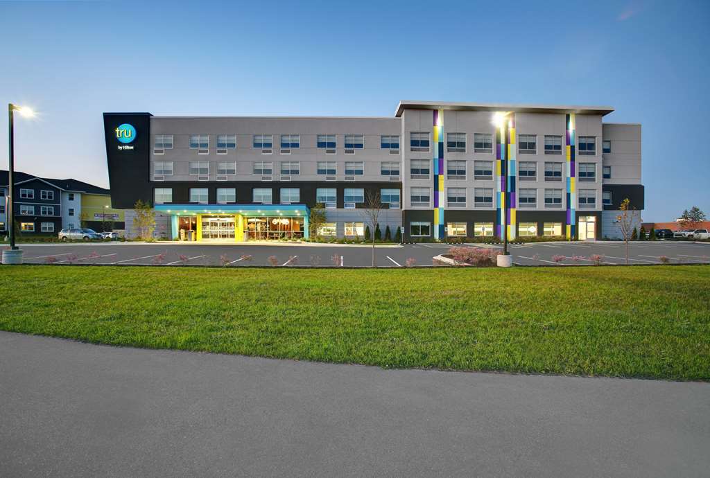 Tru by Hilton Stoughton — photo 1