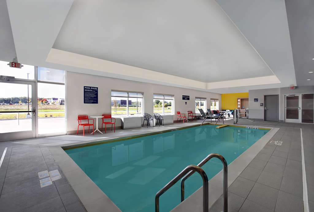 Tru by Hilton Stoughton — photo 3