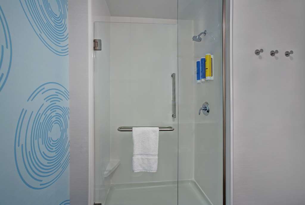 Tru by Hilton Stoughton — photo 4