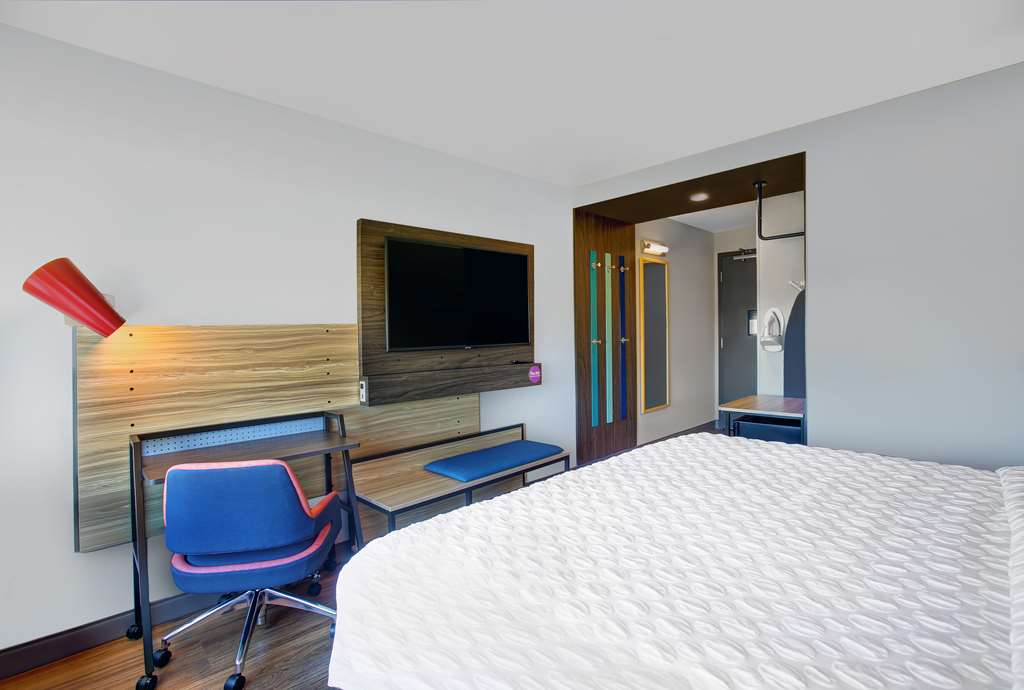 Tru by Hilton Stoughton — photo 5