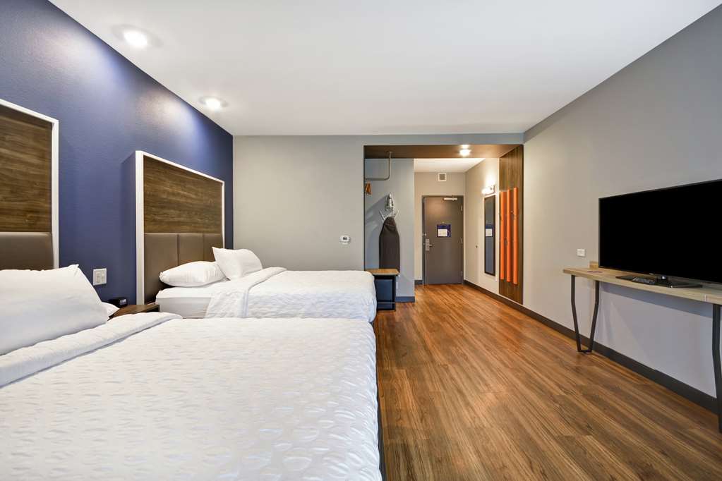 Tru by Hilton Sumter — photo 3