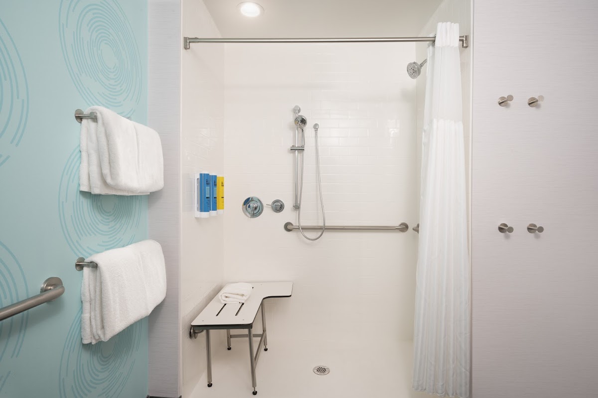 Tru by Hilton Baltimore Harbor East — photo 4