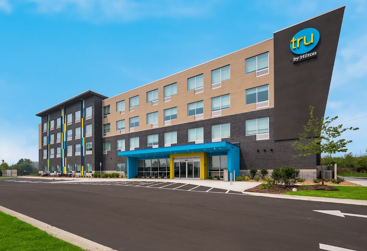Tru by Hilton Novi Detroit — photo 1
